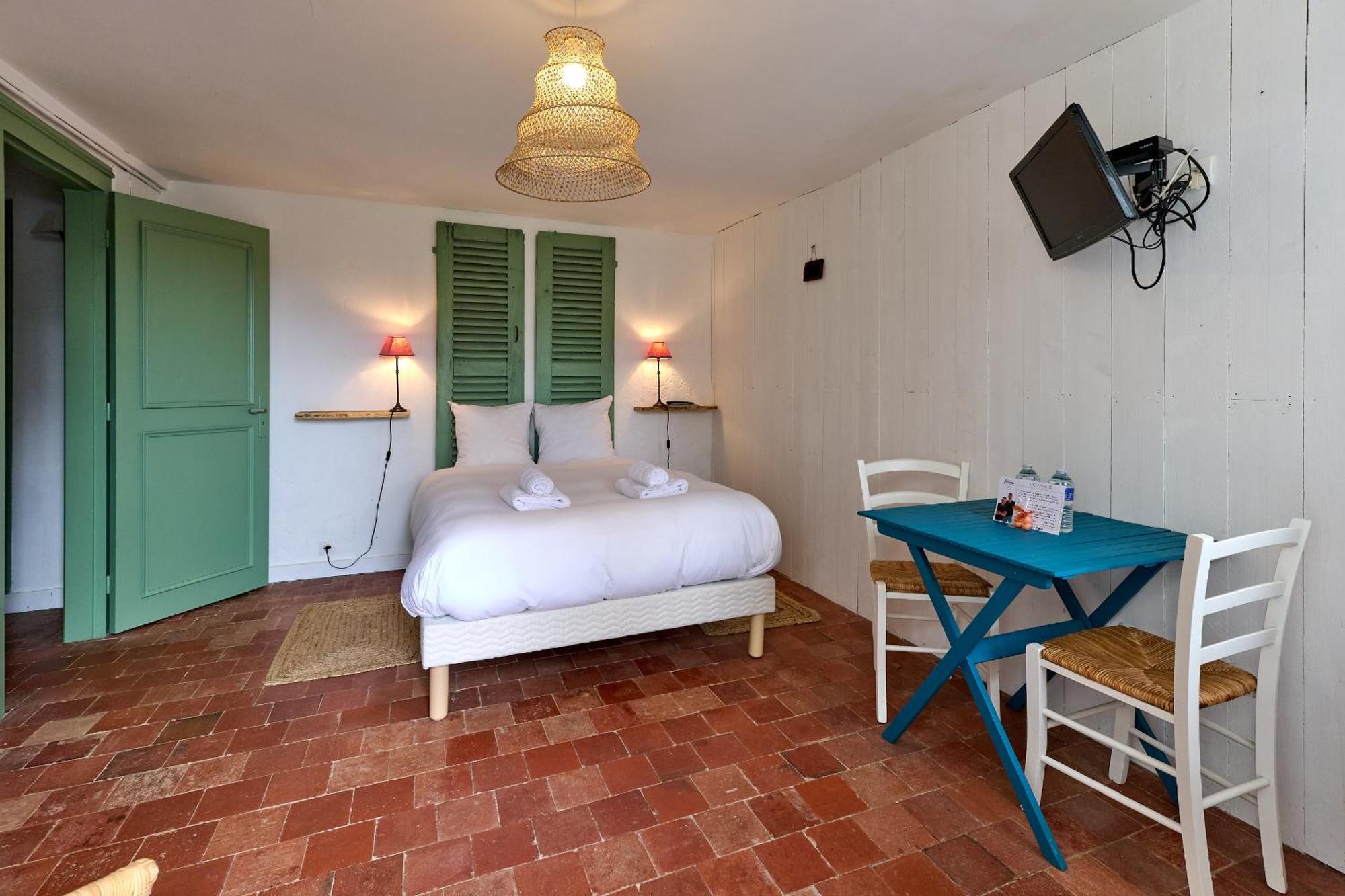Le Nid Du Marinier Apartment Cuffy Ngoại thất bức ảnh